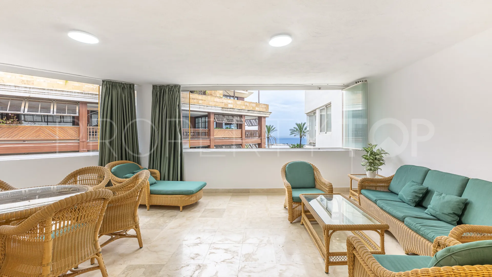 Apartamento en venta con 2 dormitorios en Marbella - Puerto Banus