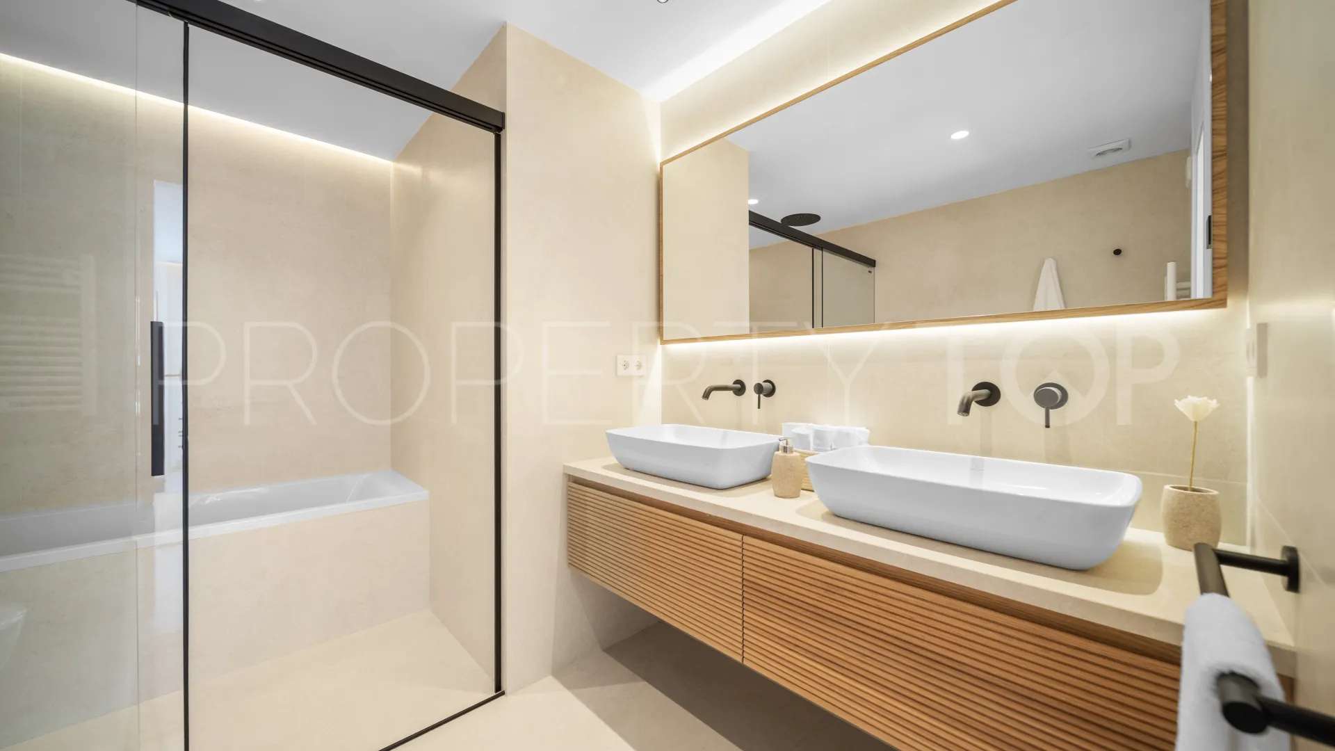 For sale El Palmeral town house with 3 bedrooms