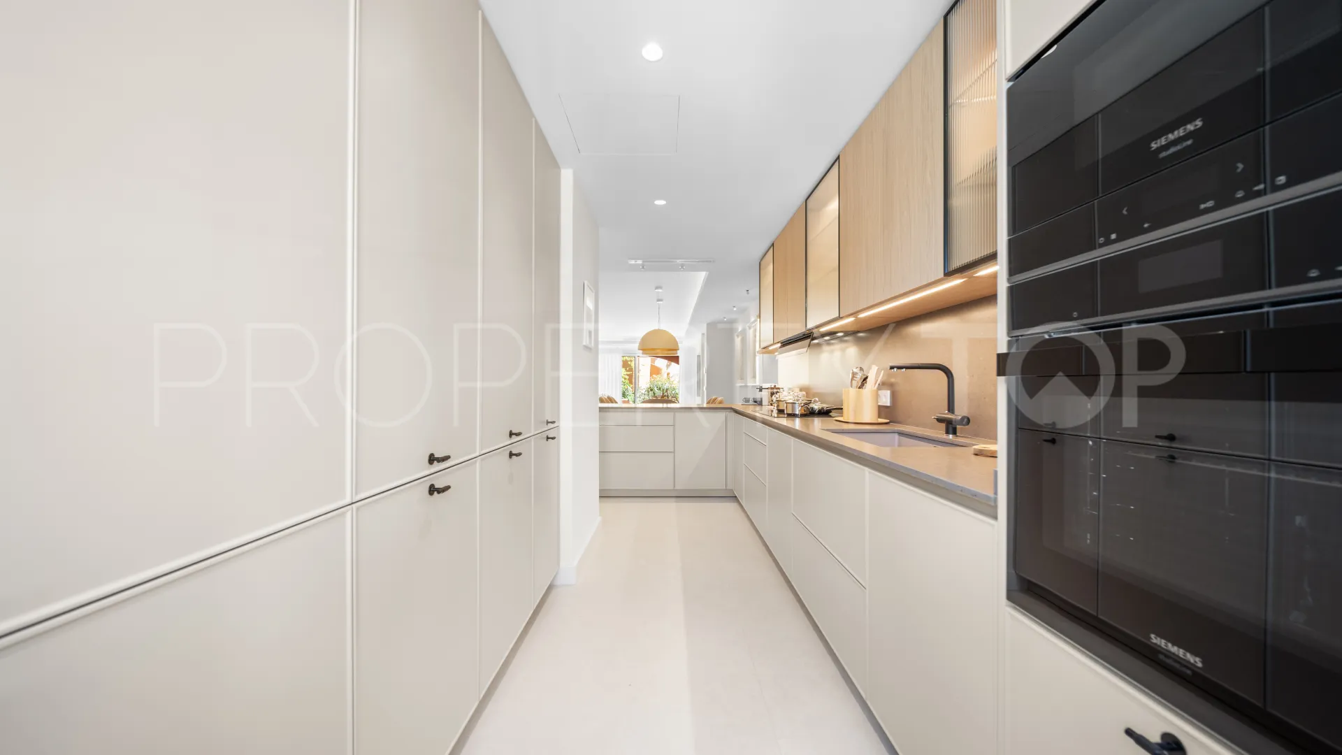 For sale El Palmeral town house with 3 bedrooms