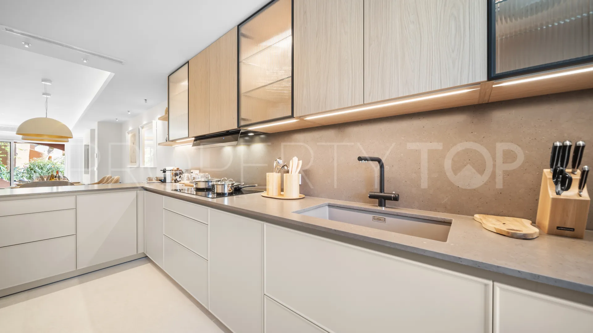 For sale El Palmeral town house with 3 bedrooms
