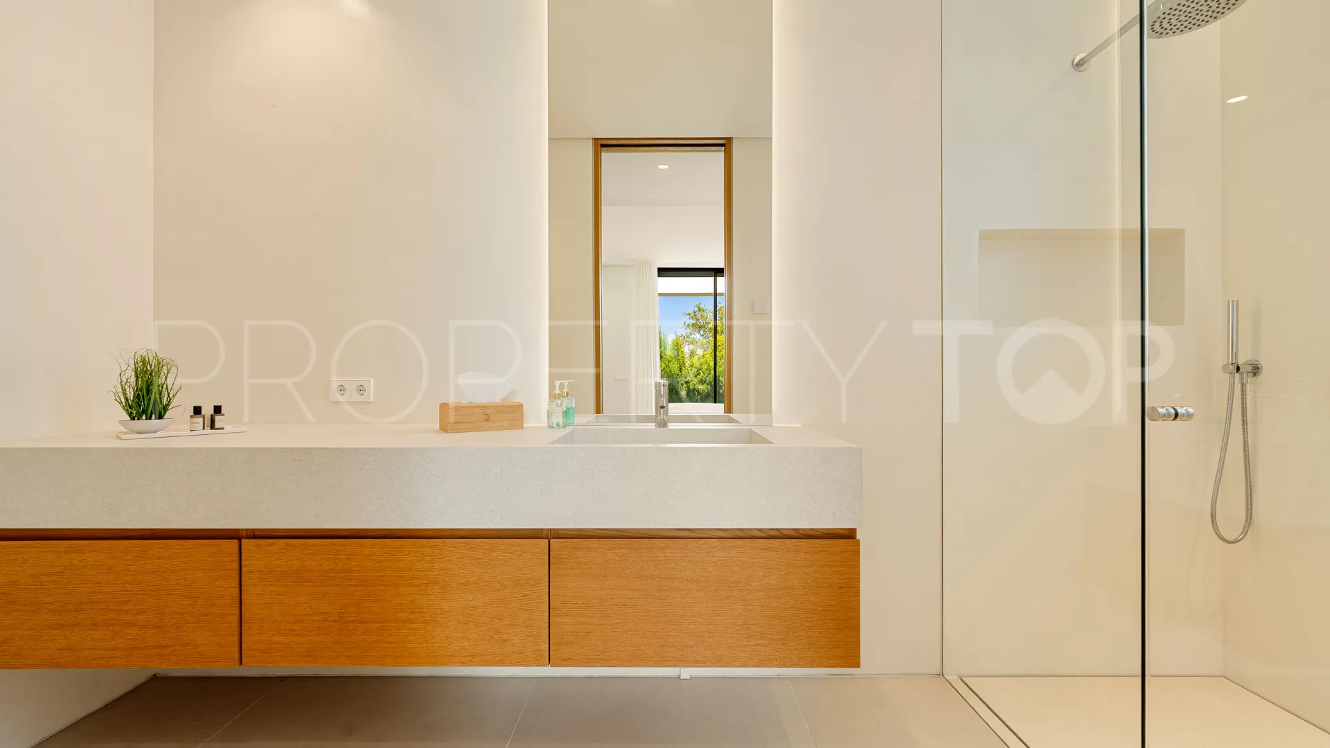 Villa for sale in Guadalmina Alta