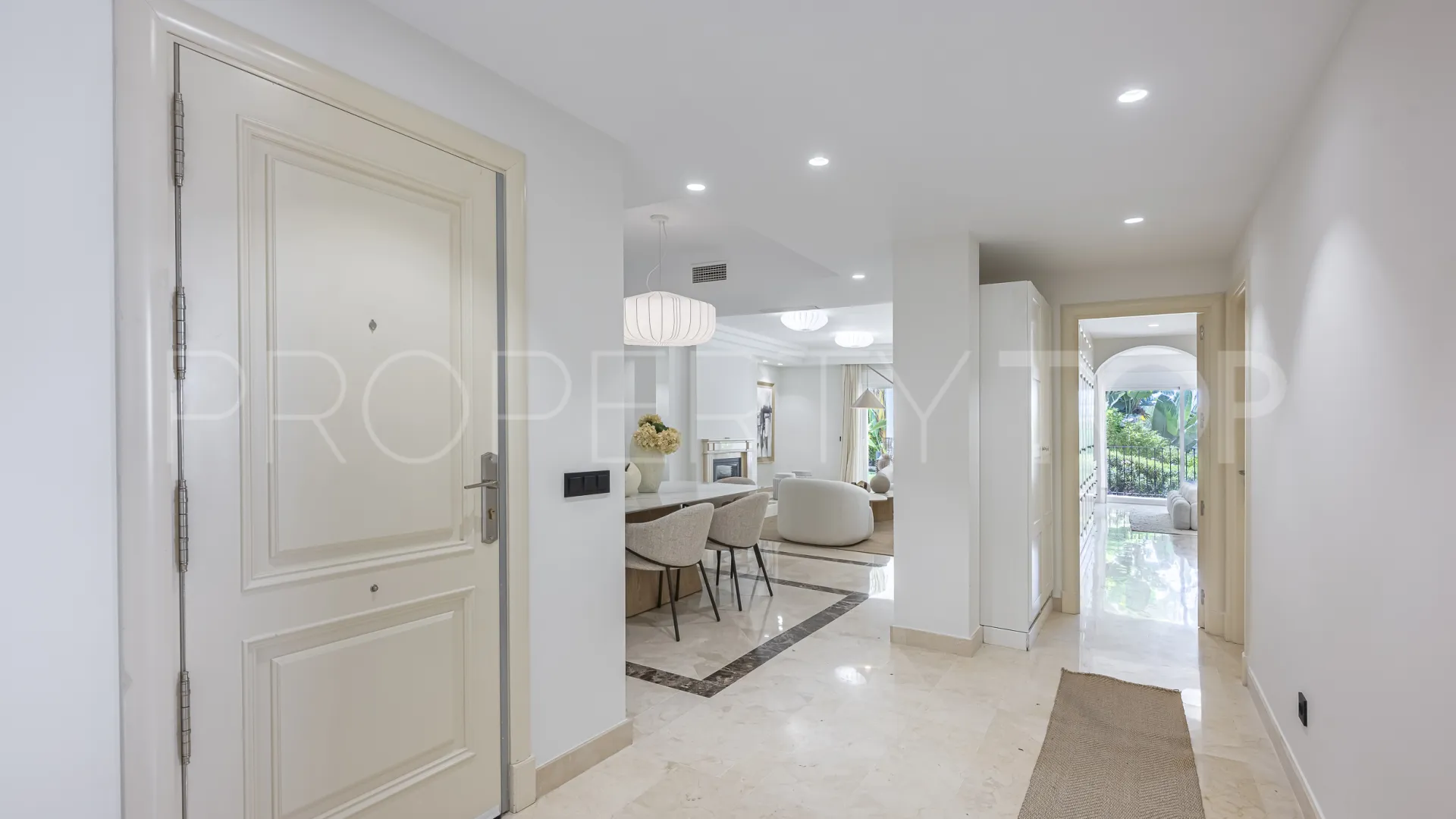 Montebello Hills, apartamento planta baja en venta