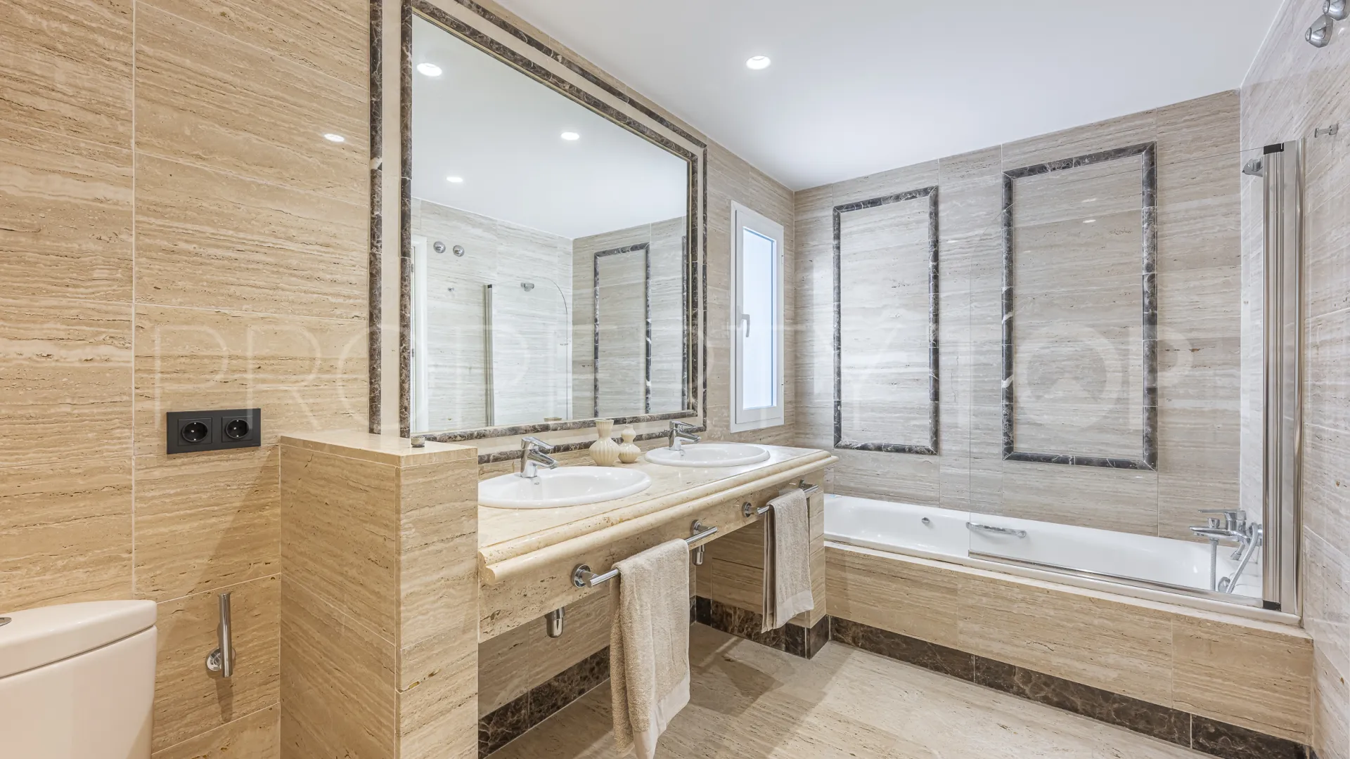 Montebello Hills, apartamento planta baja en venta