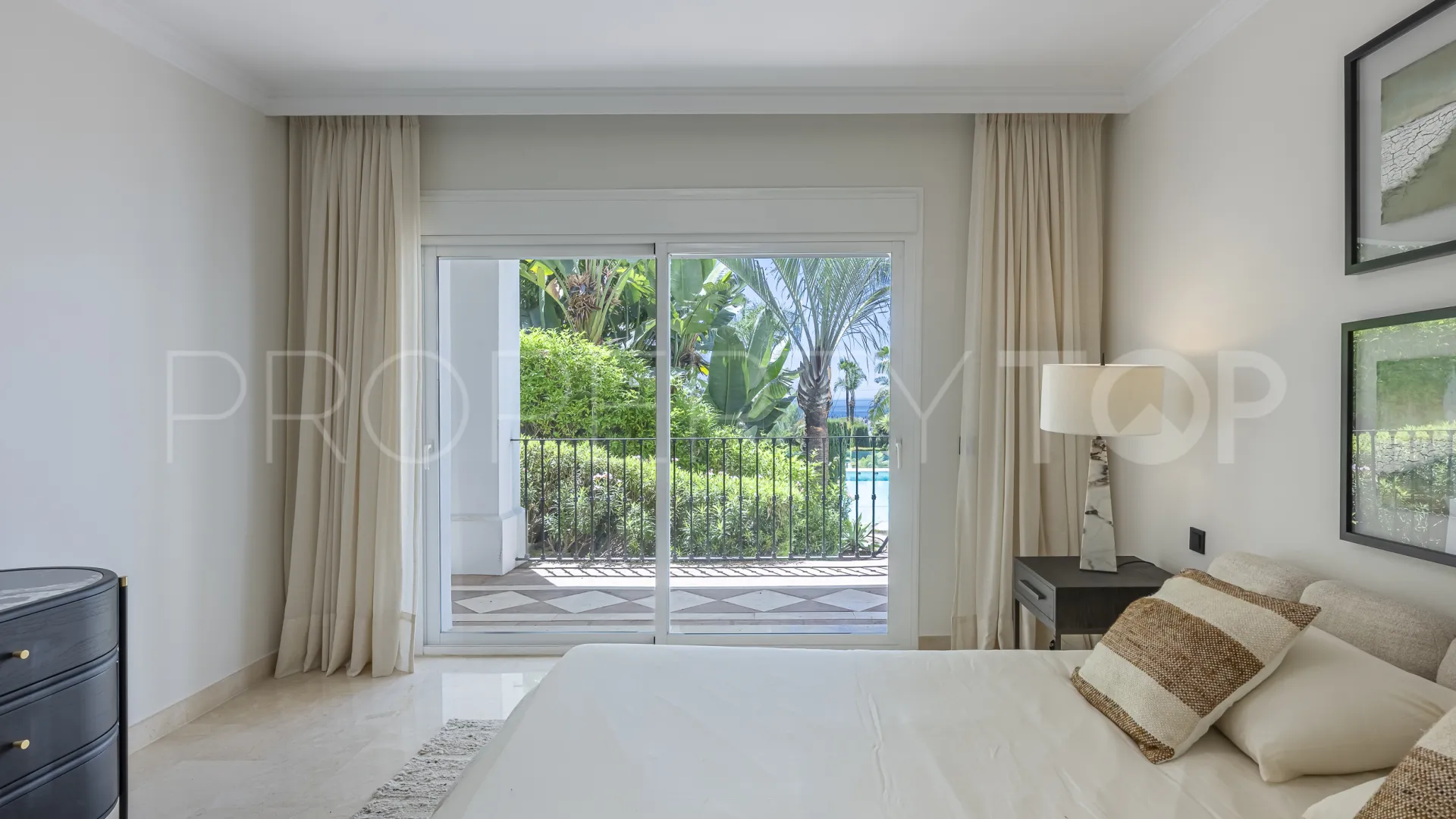 Montebello Hills, apartamento planta baja en venta