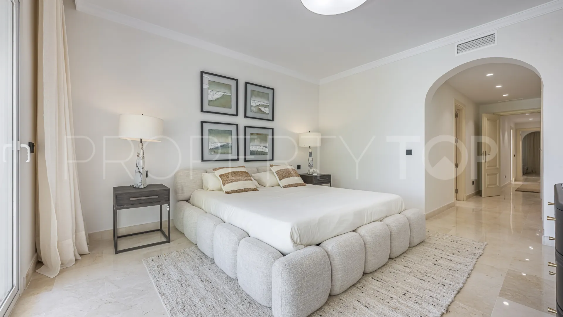 Montebello Hills, apartamento planta baja en venta