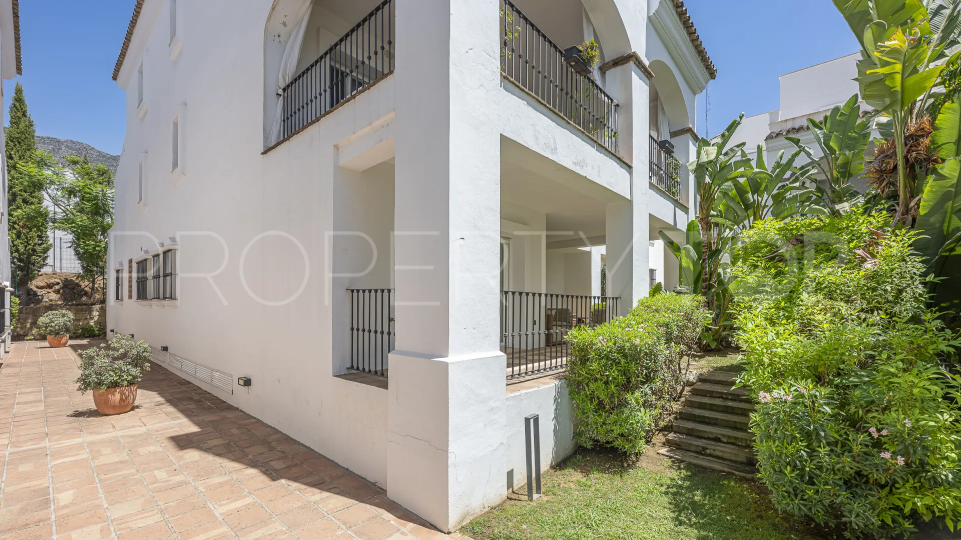 Montebello Hills, apartamento planta baja en venta