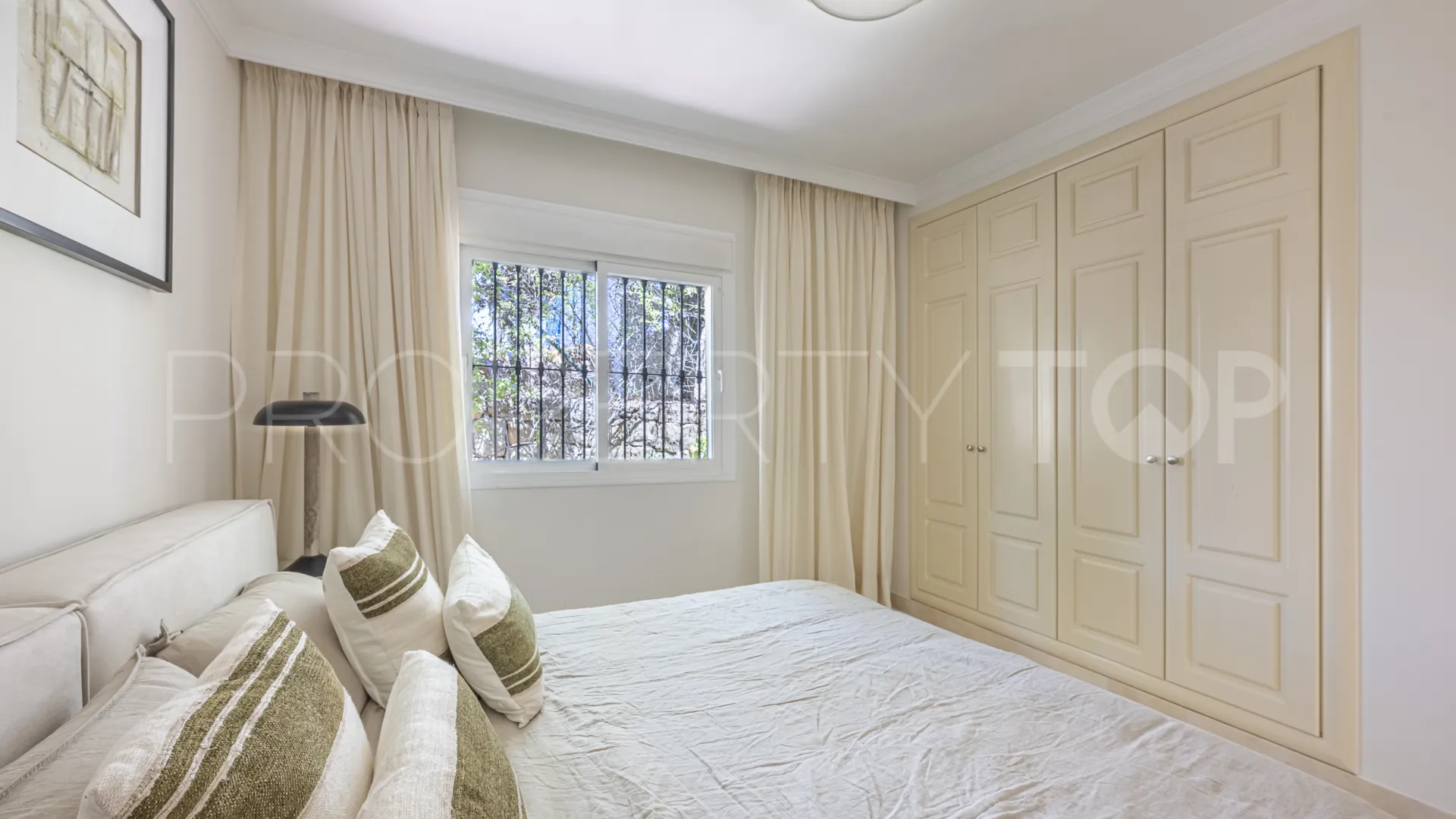 Montebello Hills, apartamento planta baja en venta