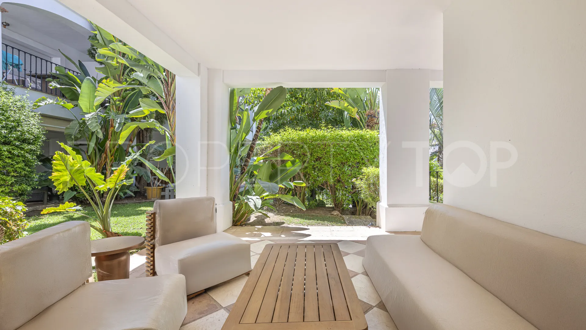 Montebello Hills, apartamento planta baja en venta