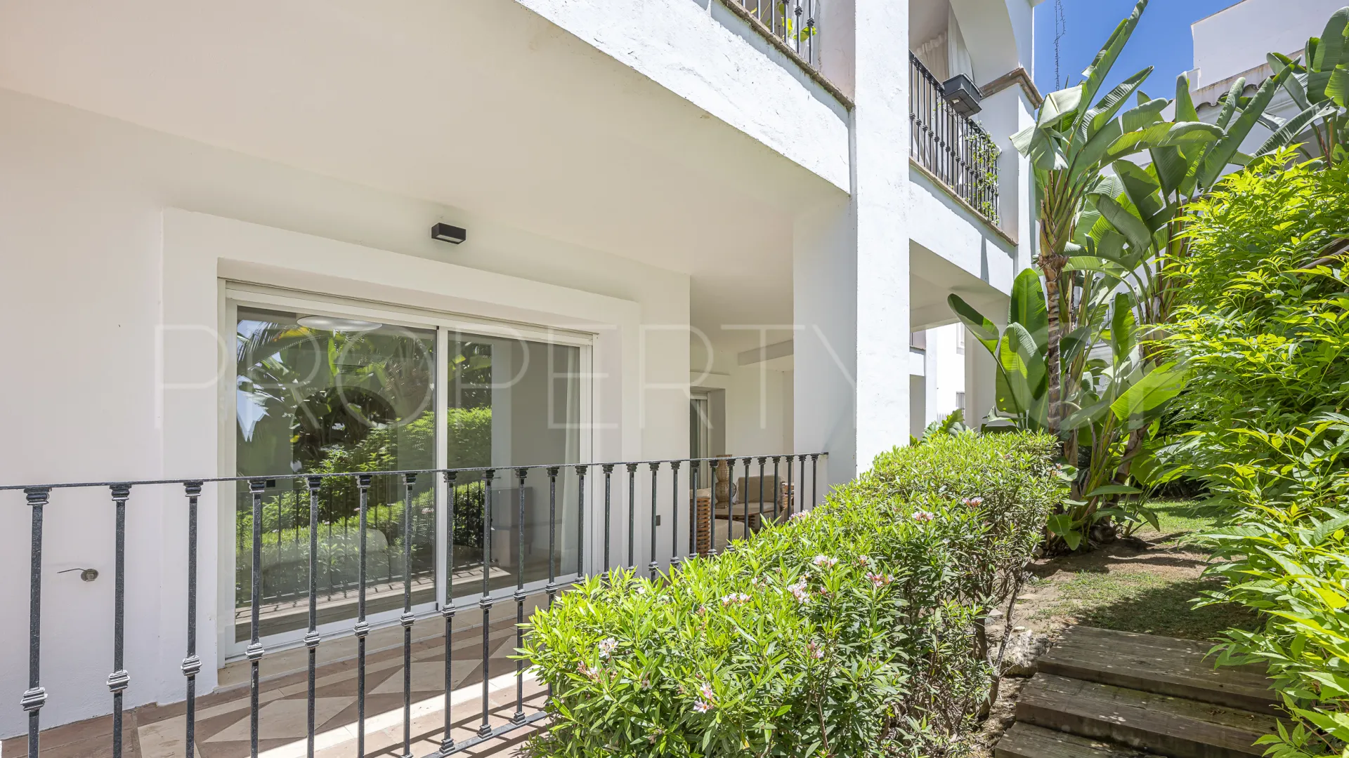 Montebello Hills, apartamento planta baja en venta