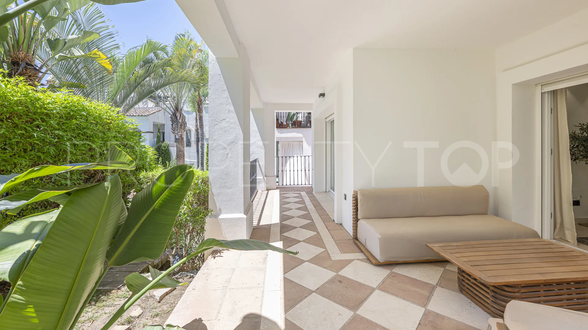 Montebello Hills, apartamento planta baja en venta