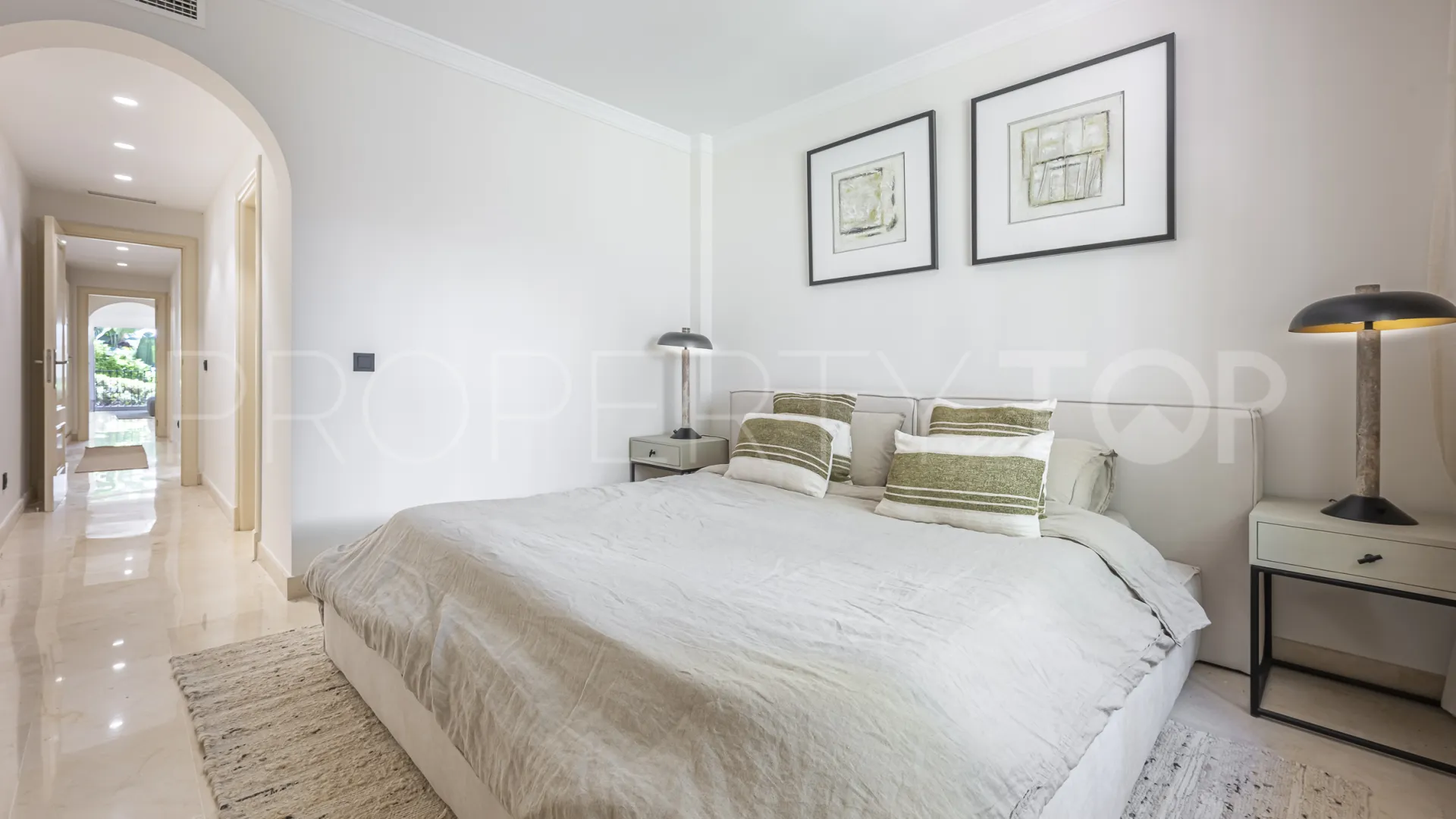 Montebello Hills, apartamento planta baja en venta