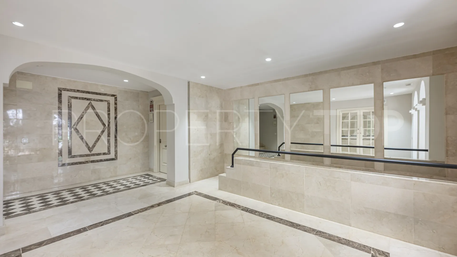 Montebello Hills, apartamento planta baja en venta