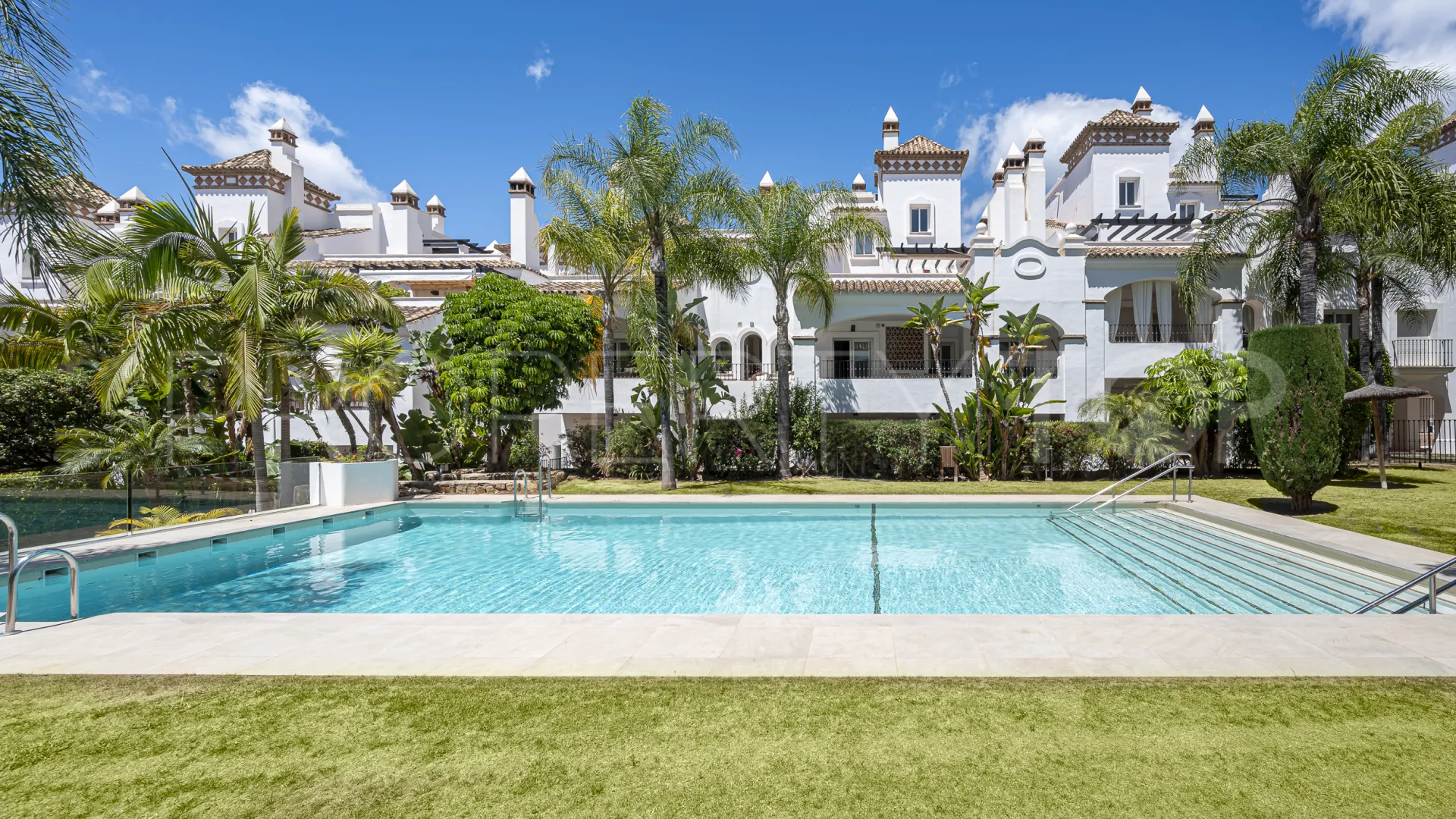 Montebello Hills, apartamento planta baja en venta