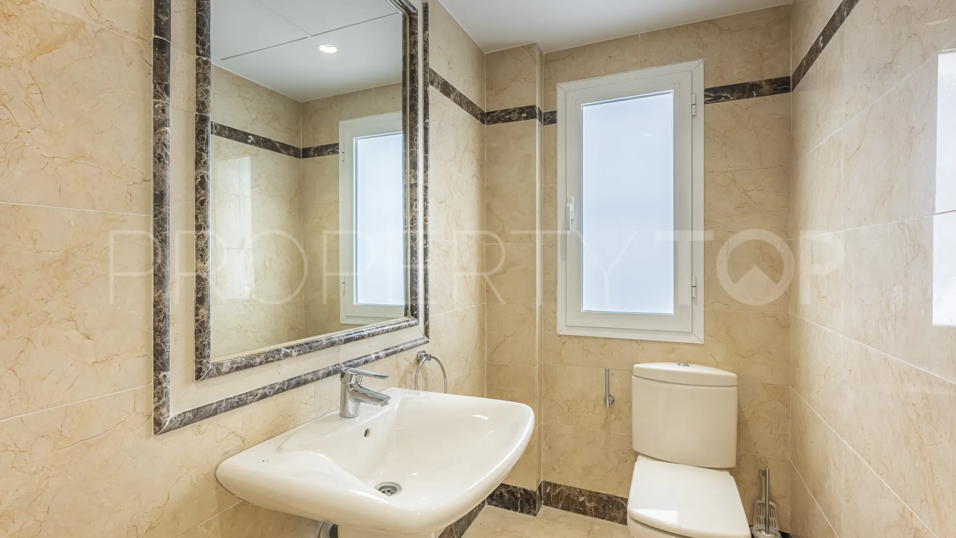 Montebello Hills, apartamento planta baja en venta