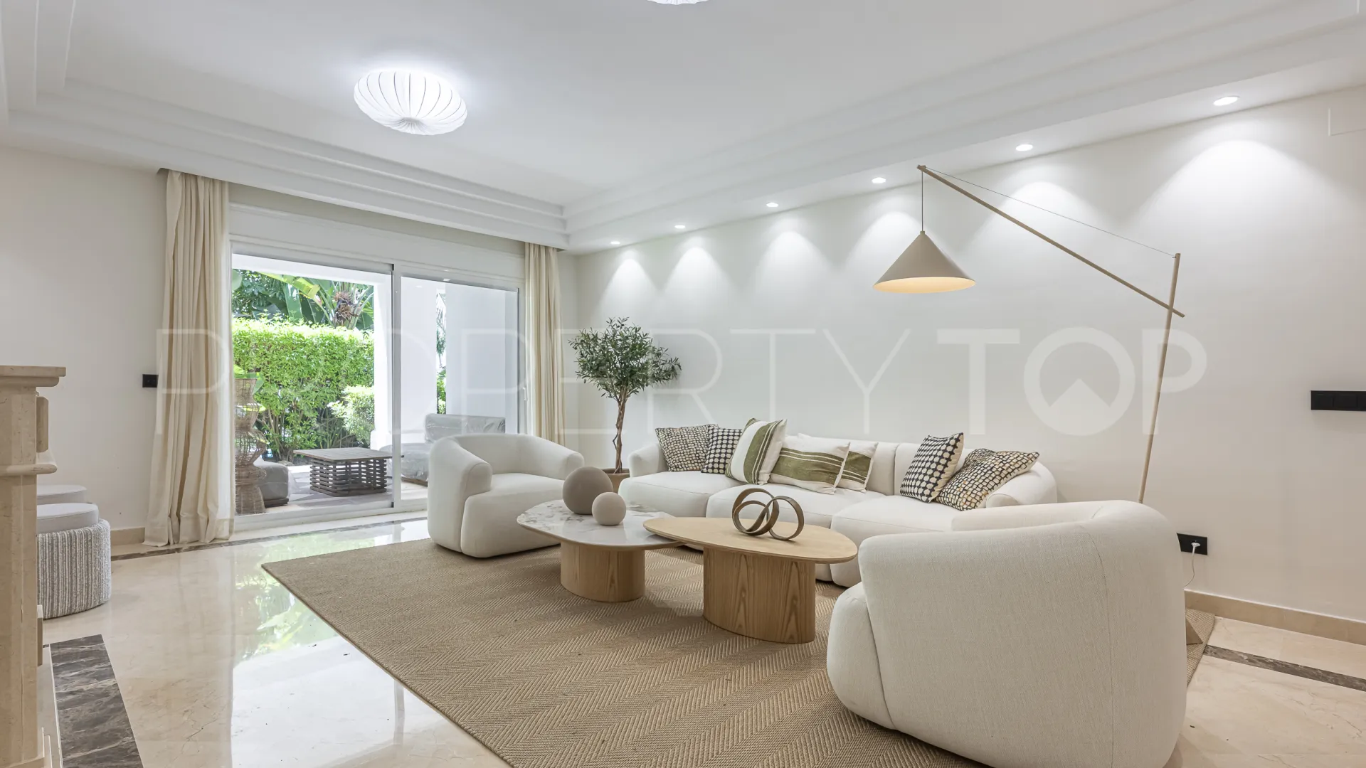 Montebello Hills, apartamento planta baja en venta