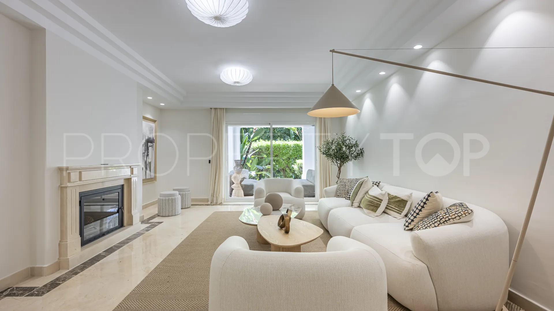 Montebello Hills, apartamento planta baja en venta