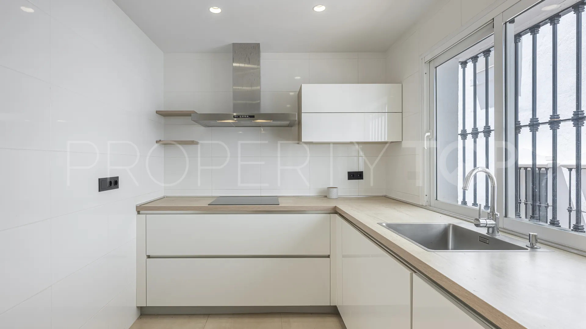 Montebello Hills, apartamento planta baja en venta