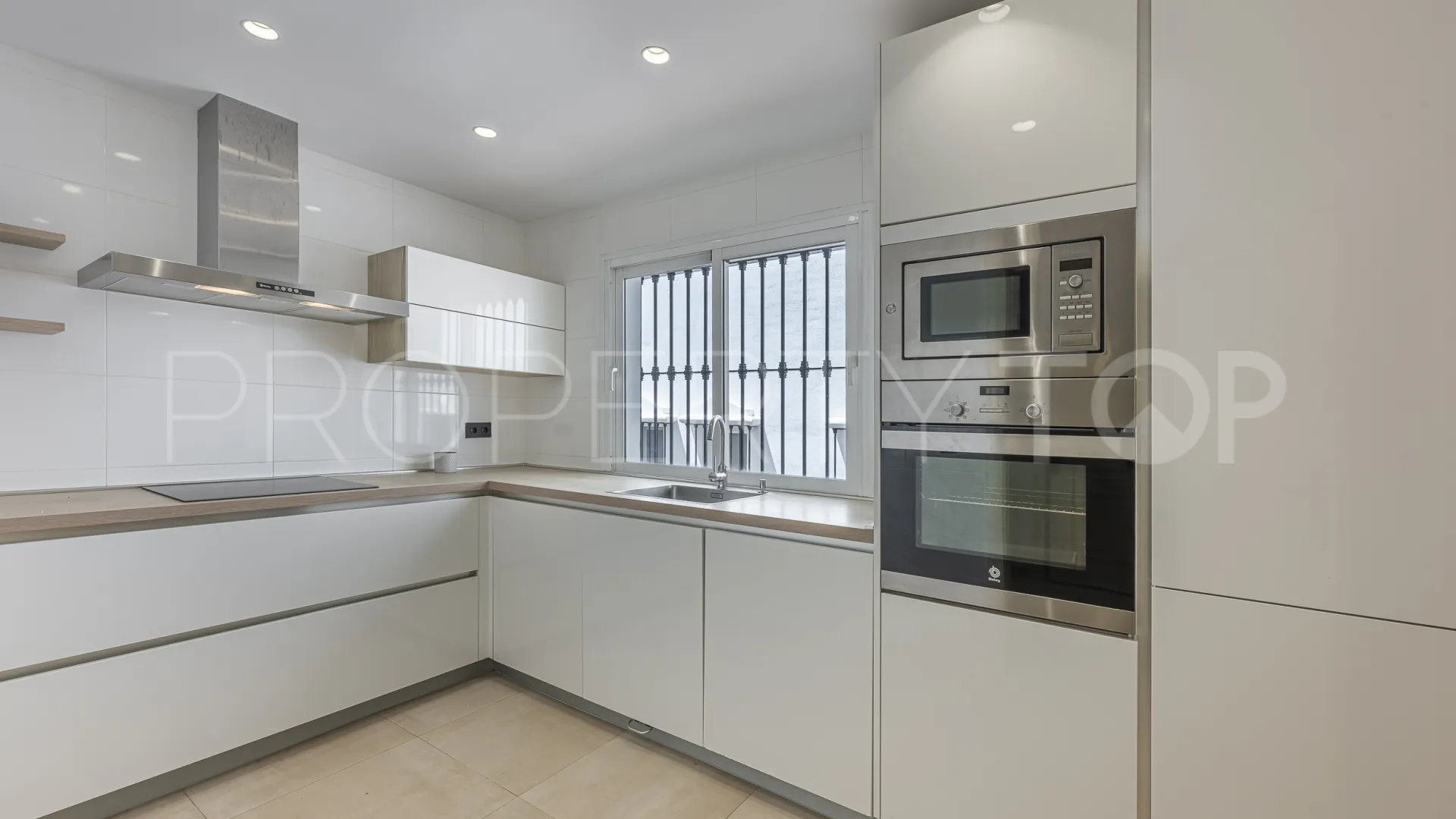 Montebello Hills, apartamento planta baja en venta