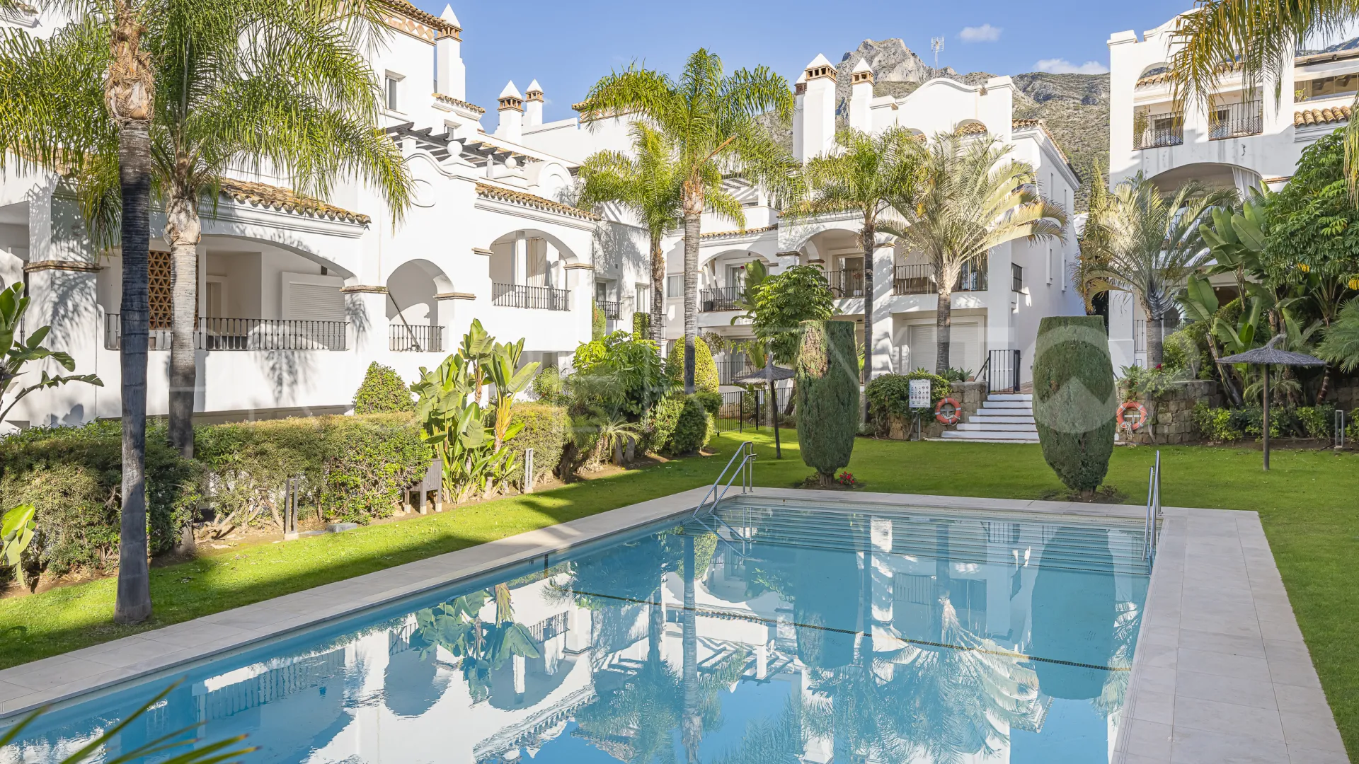 Montebello Hills, apartamento planta baja en venta
