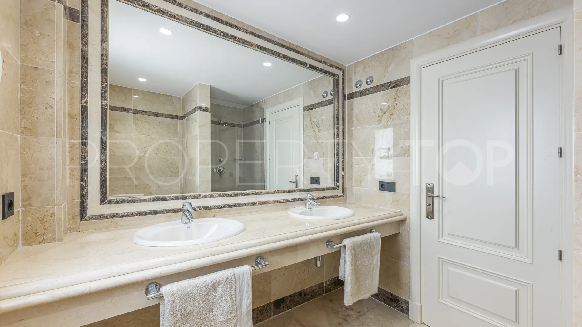 Montebello Hills, apartamento planta baja en venta