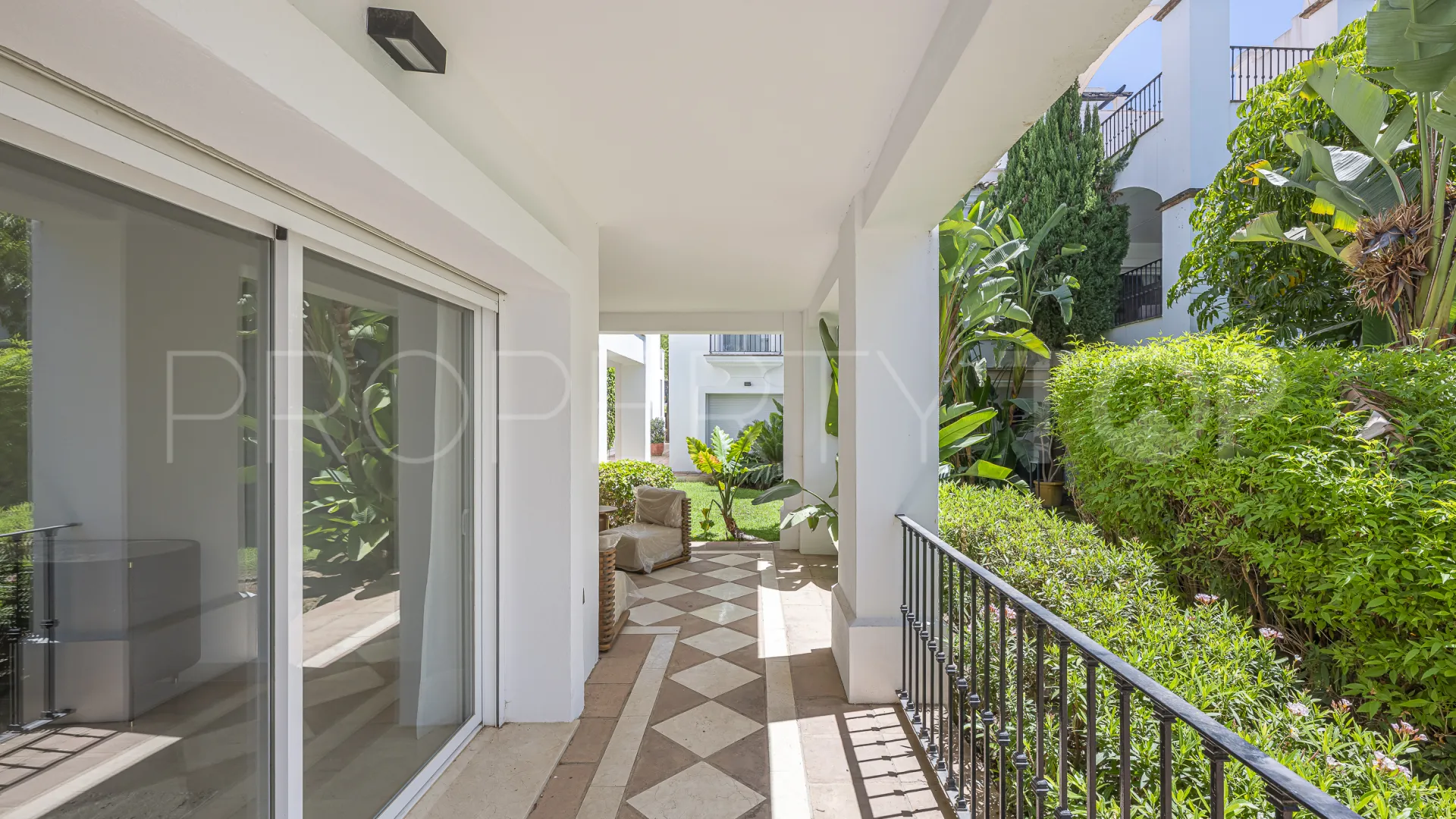 Montebello Hills, apartamento planta baja en venta