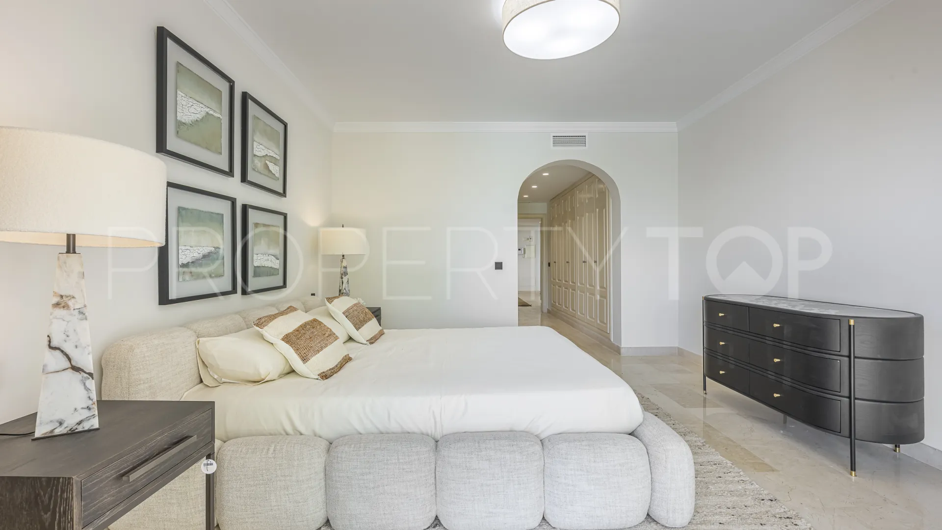 Montebello Hills, apartamento planta baja en venta