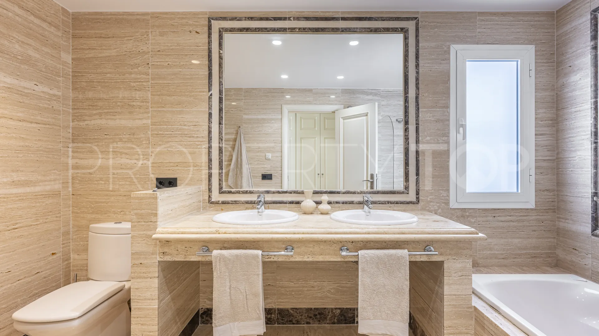 Montebello Hills, apartamento planta baja en venta