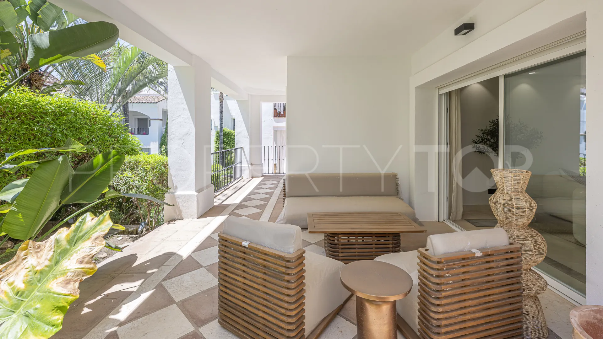Montebello Hills, apartamento planta baja en venta