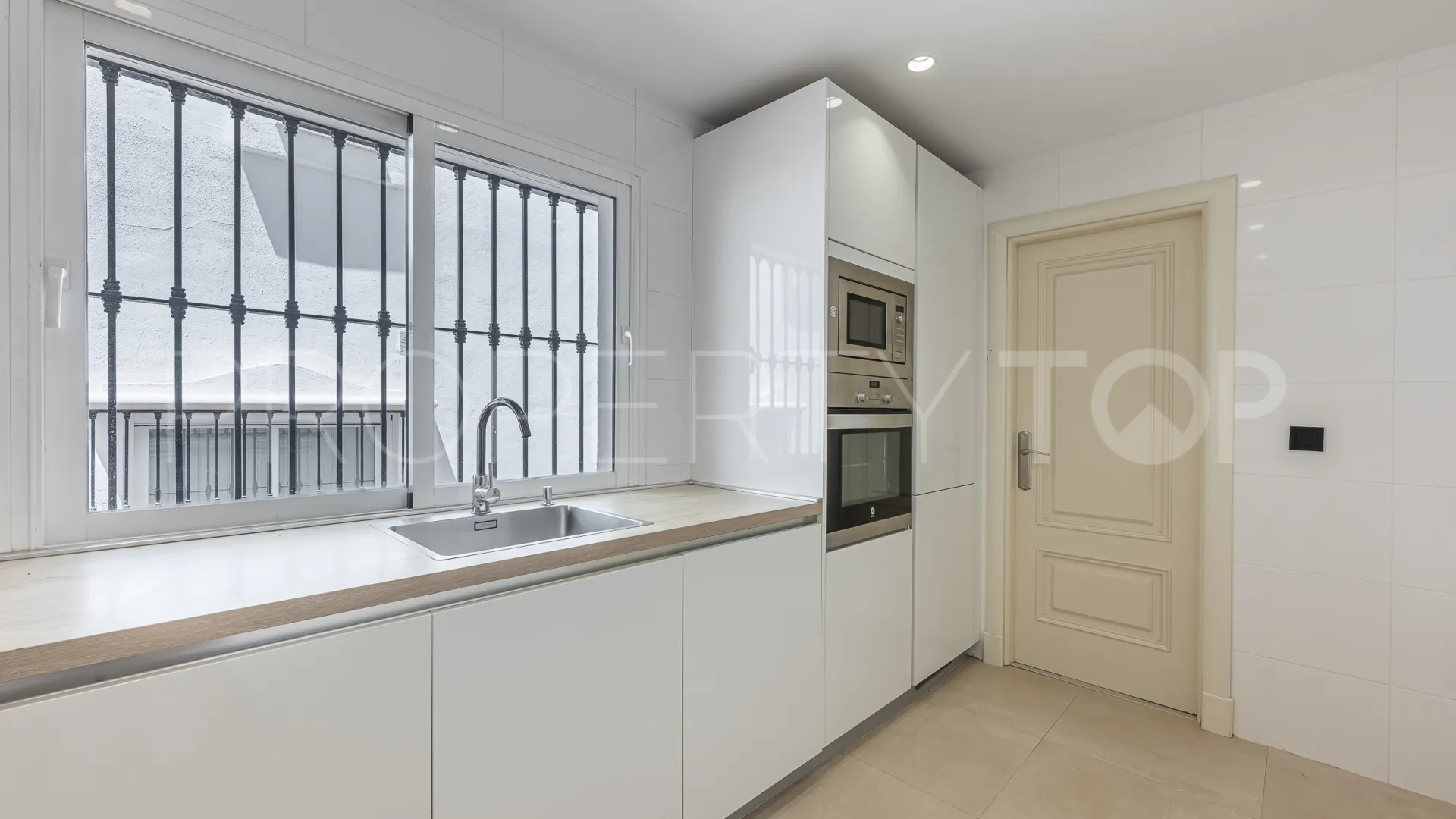 Montebello Hills, apartamento planta baja en venta
