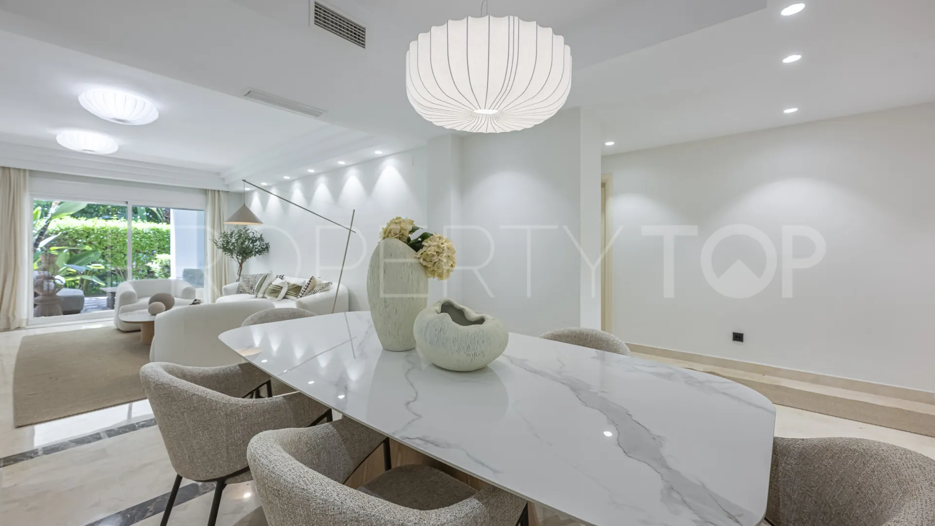 Montebello Hills, apartamento planta baja en venta