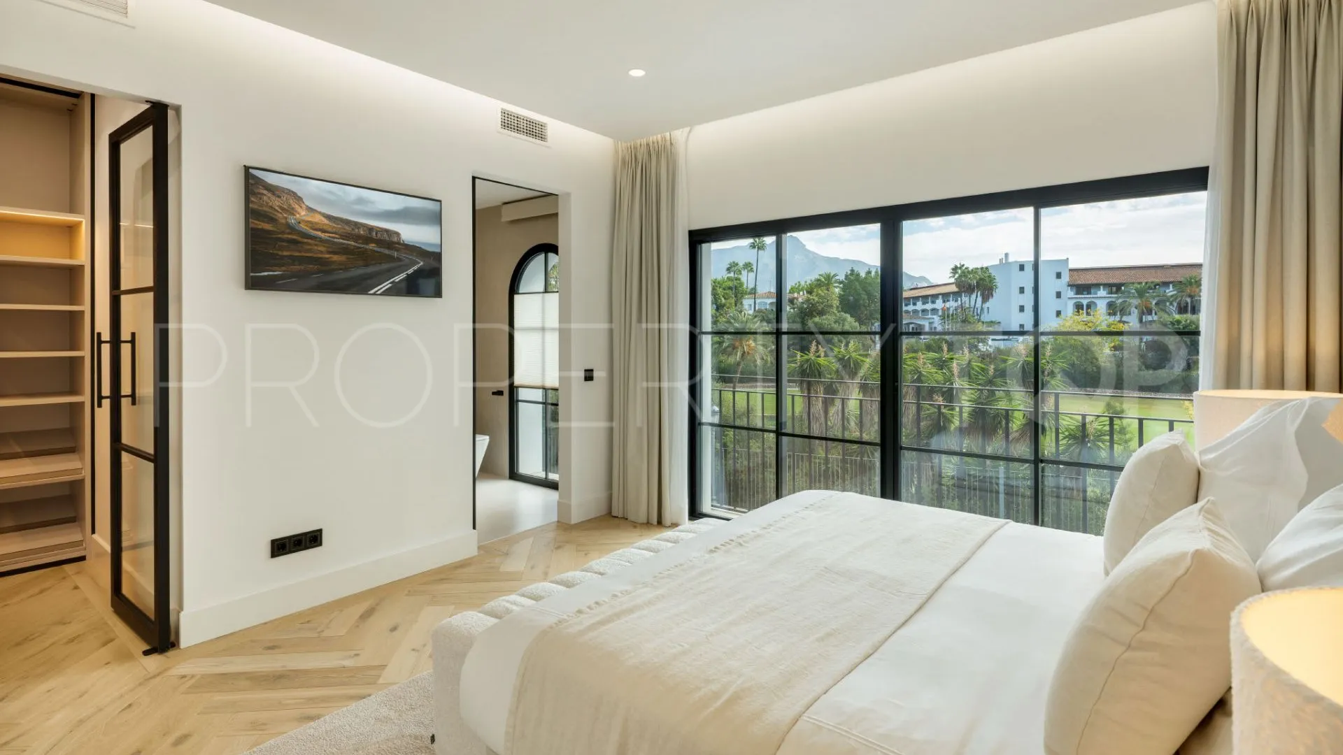 For sale villa in El Herrojo with 5 bedrooms