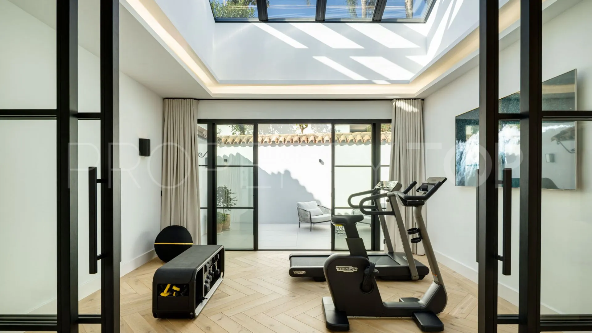For sale villa in El Herrojo with 5 bedrooms