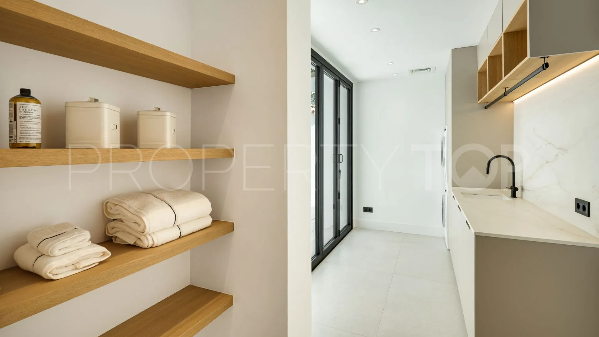 For sale villa in El Herrojo with 5 bedrooms