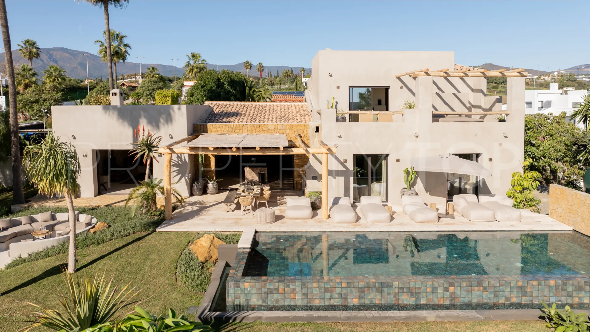 Villa de 5 dormitorios en venta en Selwo