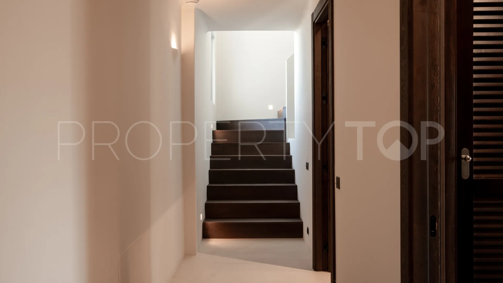 Villa de 5 dormitorios en venta en Selwo