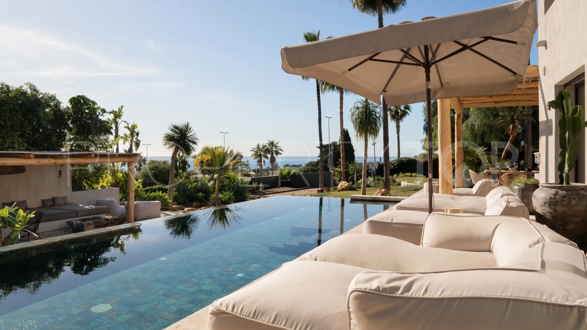 Villa de 5 dormitorios en venta en Selwo