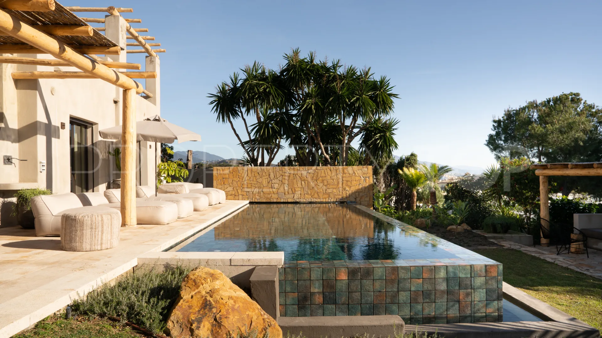 Villa de 5 dormitorios en venta en Selwo