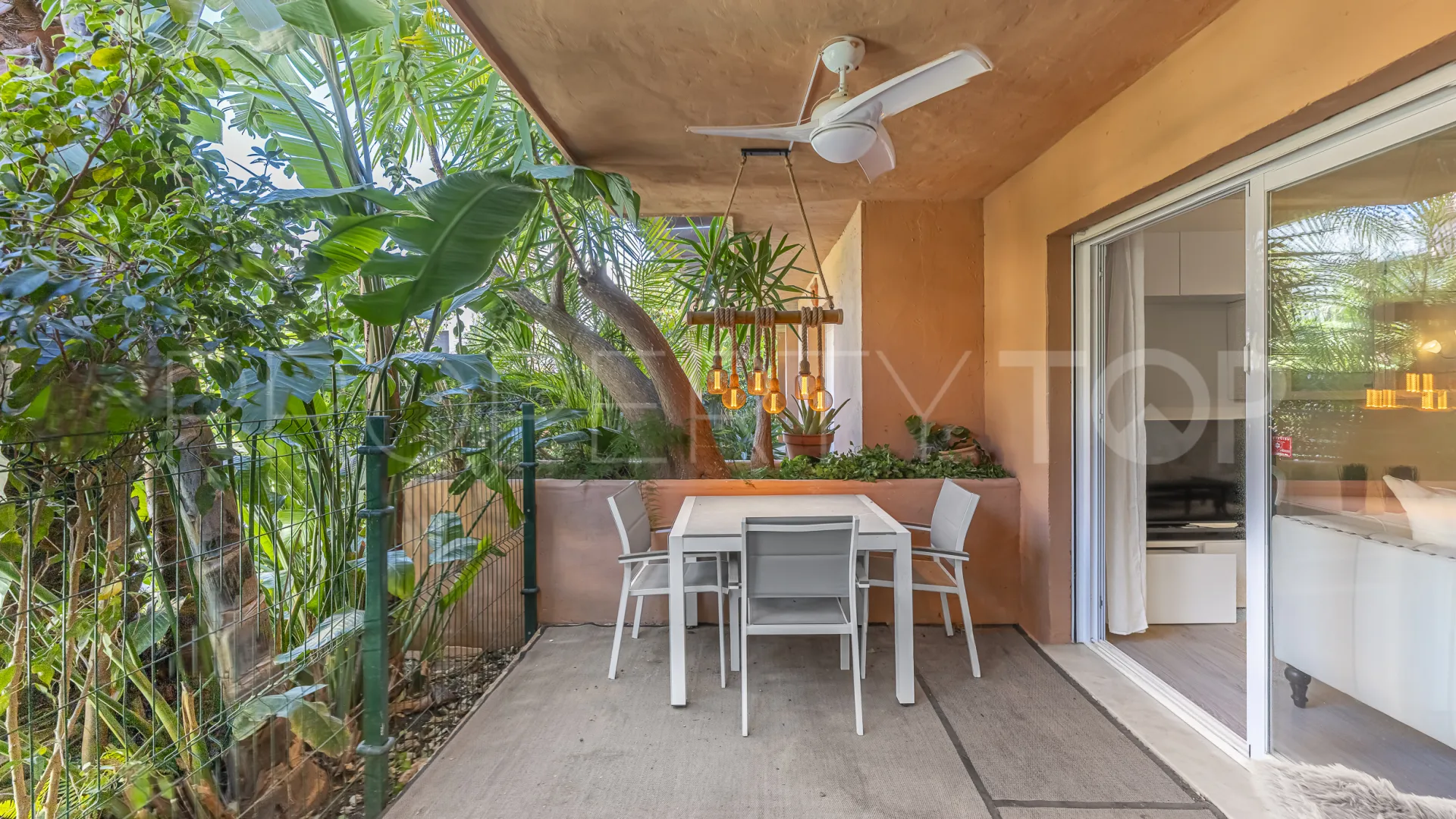 Comprar apartamento planta baja con 2 dormitorios en Jardines de las Lomas