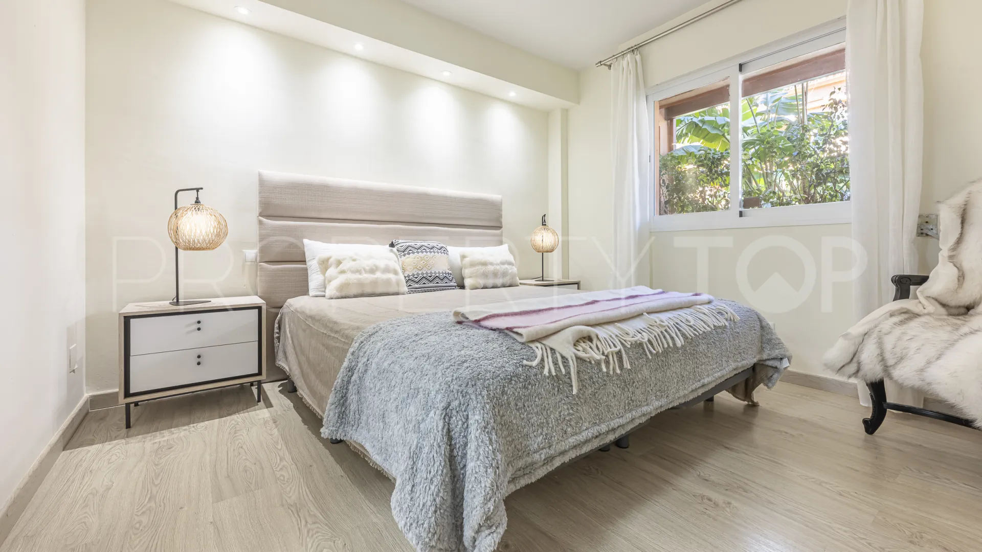 Comprar apartamento planta baja con 2 dormitorios en Jardines de las Lomas