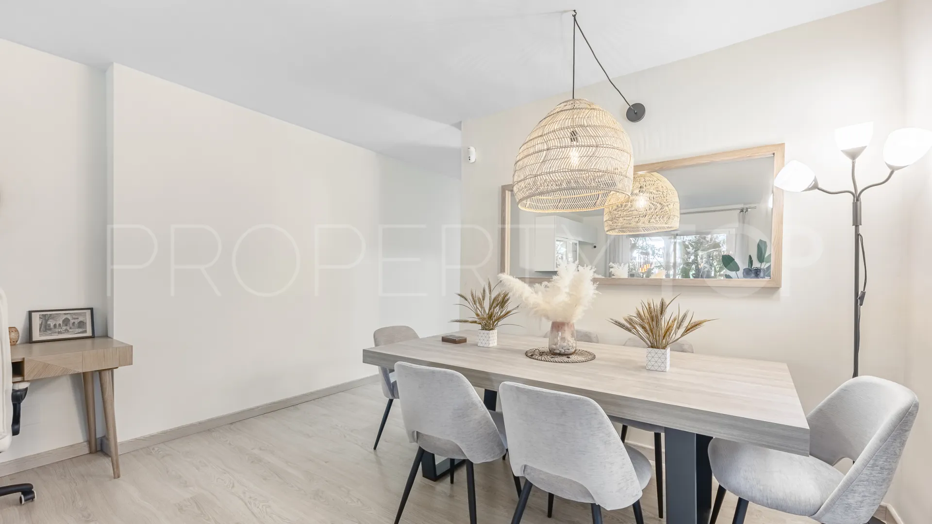 Comprar apartamento planta baja con 2 dormitorios en Jardines de las Lomas