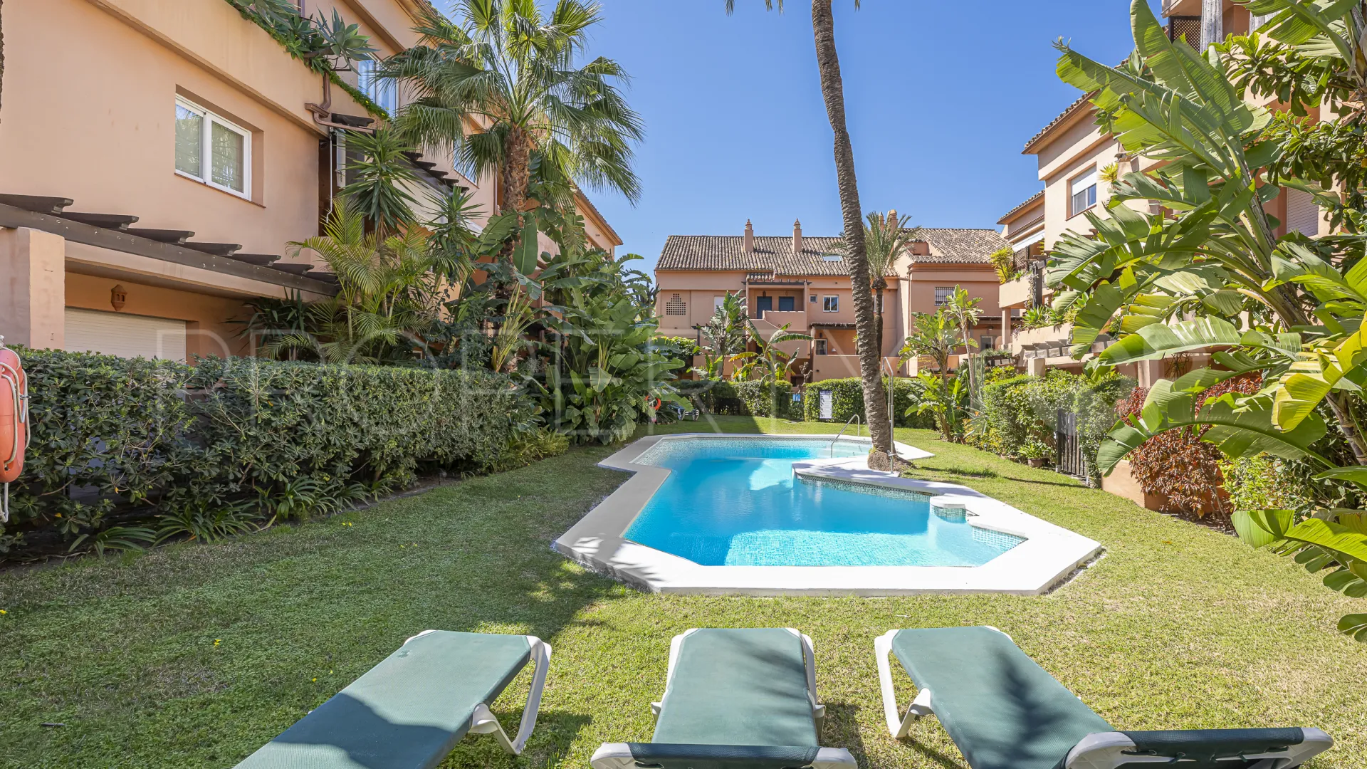Comprar apartamento planta baja con 2 dormitorios en Jardines de las Lomas
