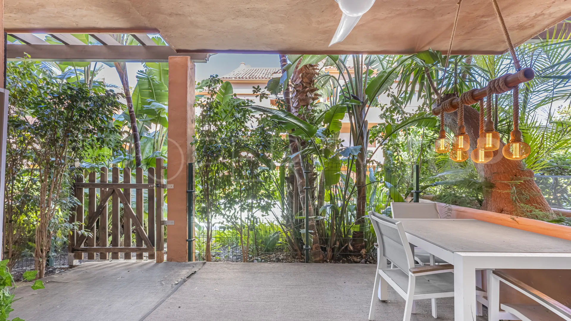 Comprar apartamento planta baja con 2 dormitorios en Jardines de las Lomas