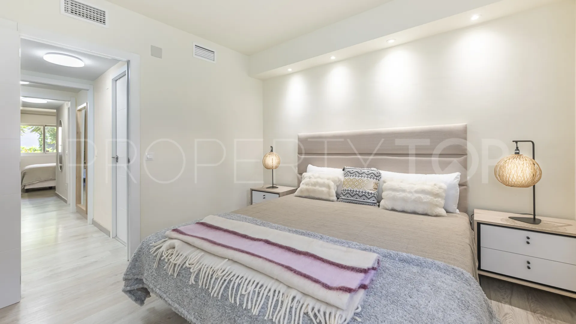 Comprar apartamento planta baja con 2 dormitorios en Jardines de las Lomas