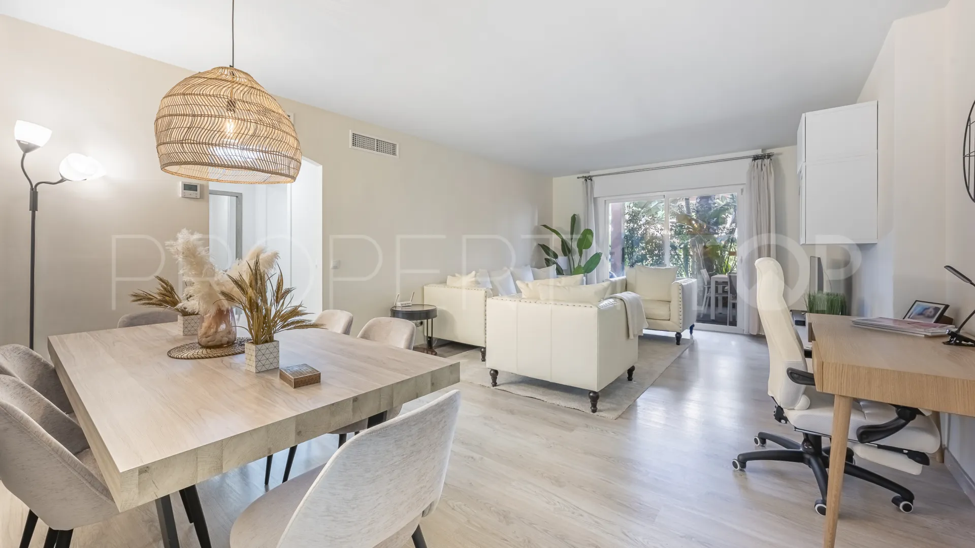 Comprar apartamento planta baja con 2 dormitorios en Jardines de las Lomas