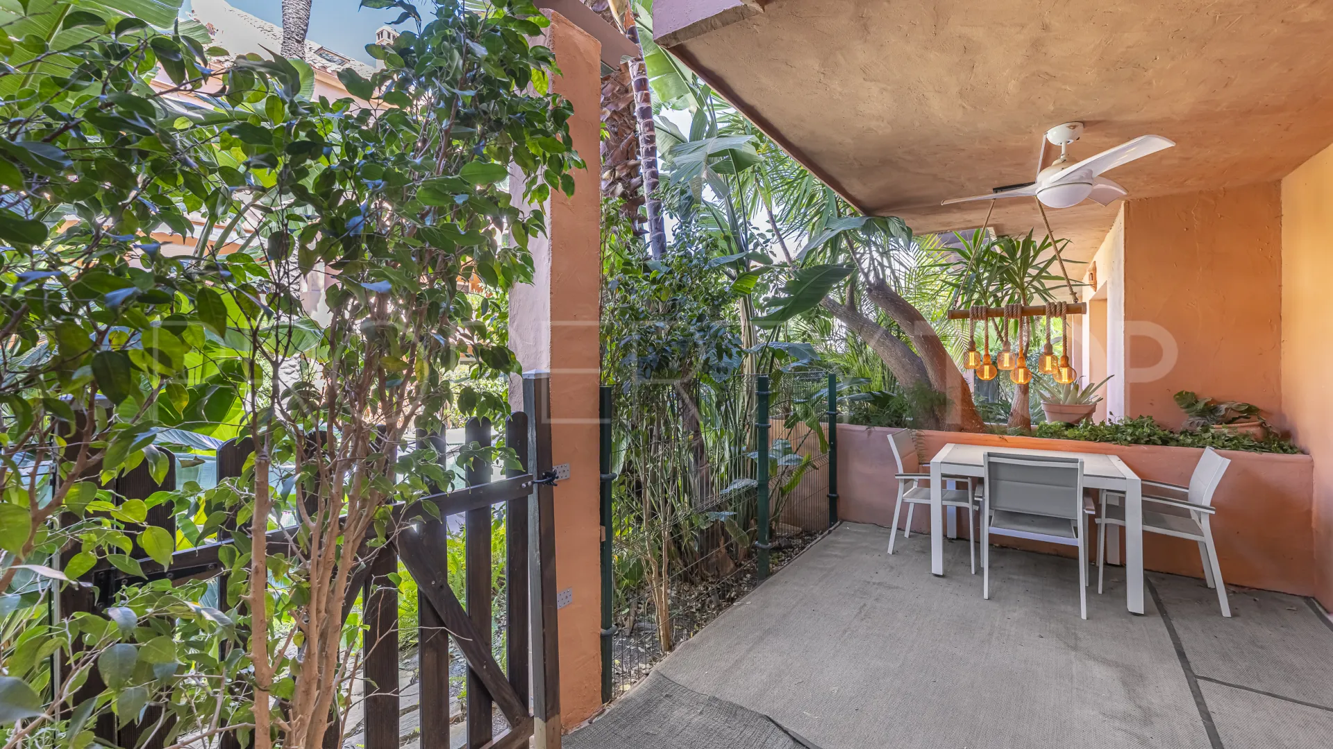 Comprar apartamento planta baja con 2 dormitorios en Jardines de las Lomas