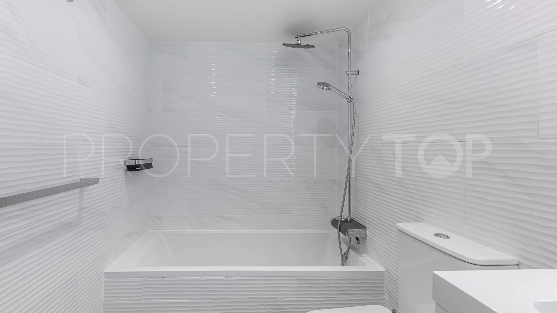 Comprar apartamento planta baja con 2 dormitorios en Jardines de las Lomas