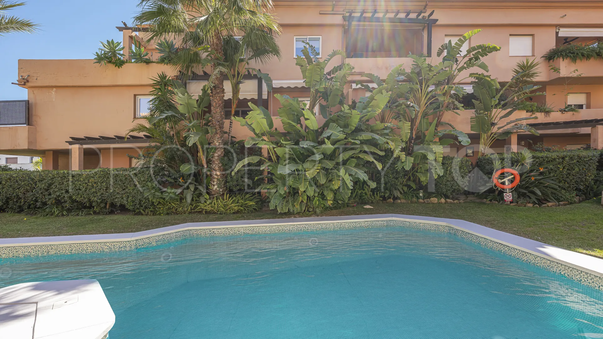 Comprar apartamento planta baja con 2 dormitorios en Jardines de las Lomas