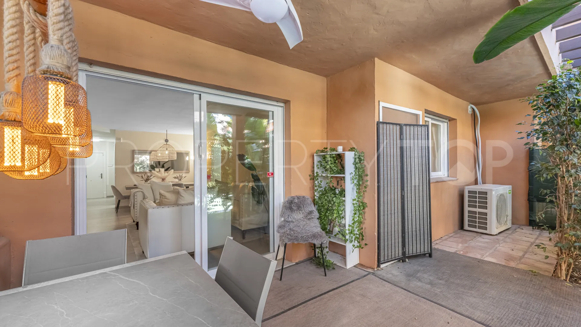 Comprar apartamento planta baja con 2 dormitorios en Jardines de las Lomas