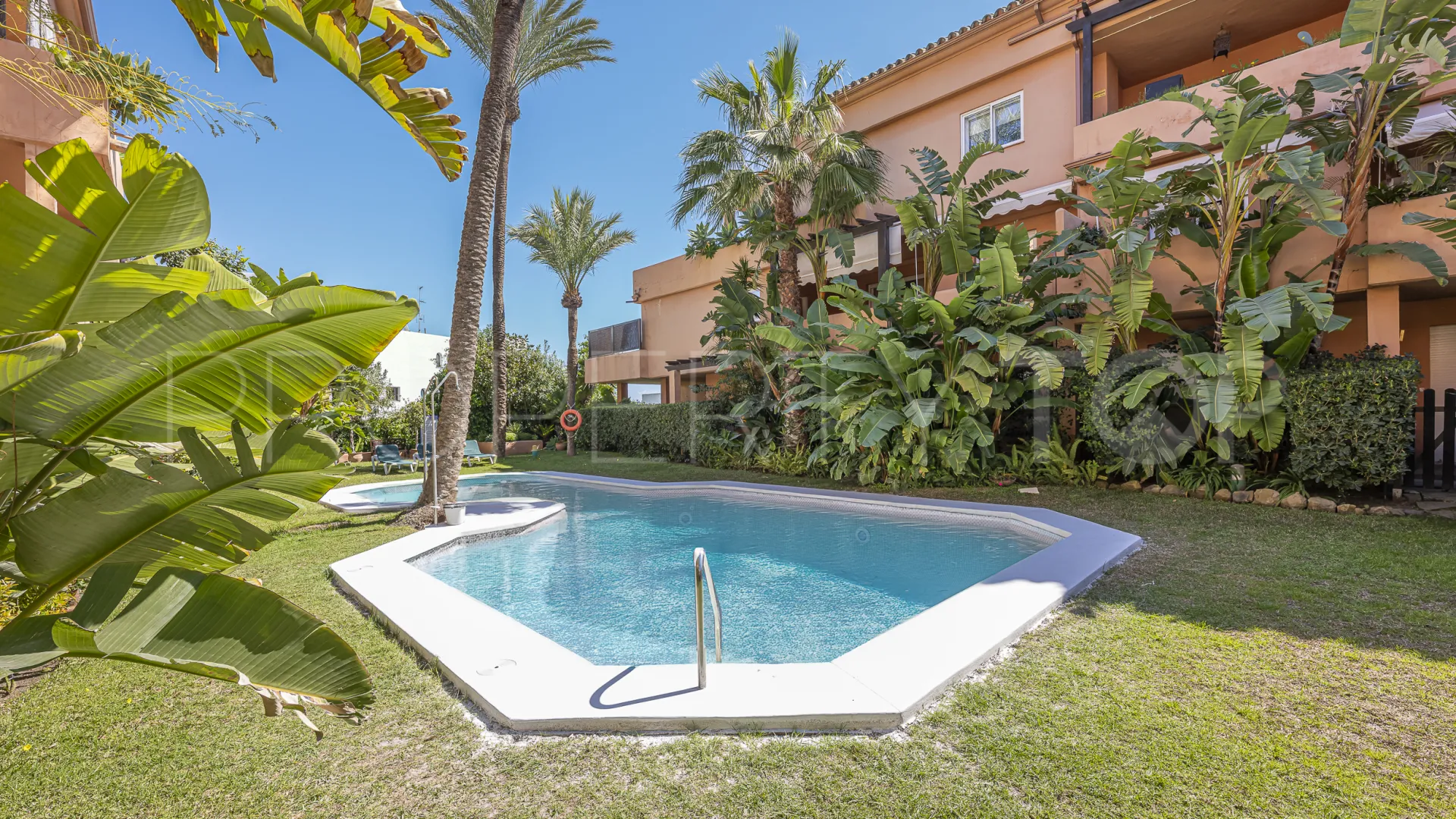 Comprar apartamento planta baja con 2 dormitorios en Jardines de las Lomas