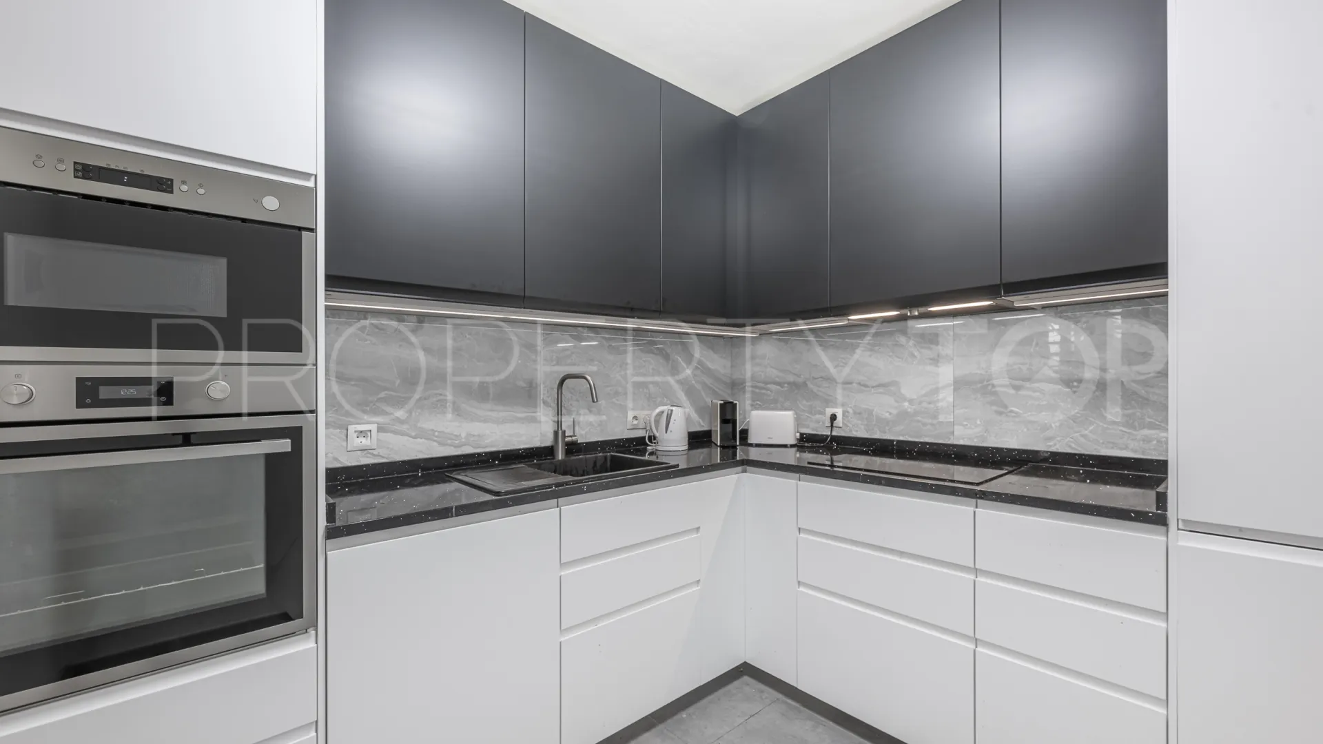 Comprar apartamento planta baja con 2 dormitorios en Jardines de las Lomas